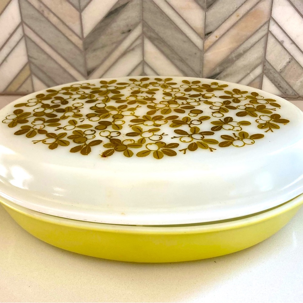 PYREX Verde Casserole Dish, 1 1/2 Quart Qt., Divided Bowl, Lid, Yellow, Green